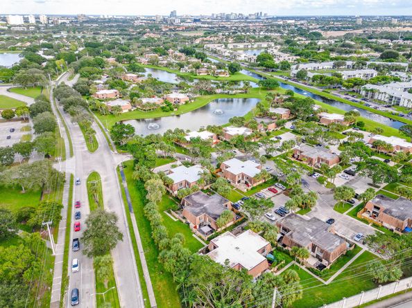 855 Blue Ridge Circle 855, West Palm Beach FL 33409