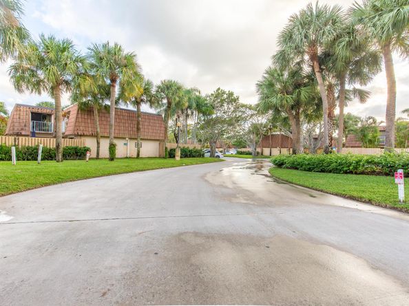 855 Blue Ridge Circle 855, West Palm Beach FL 33409