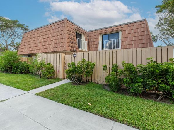 855 Blue Ridge Circle 855, West Palm Beach FL 33409