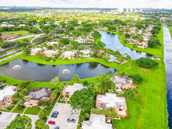 855 Blue Ridge Circle 855, West Palm Beach FL 33409
