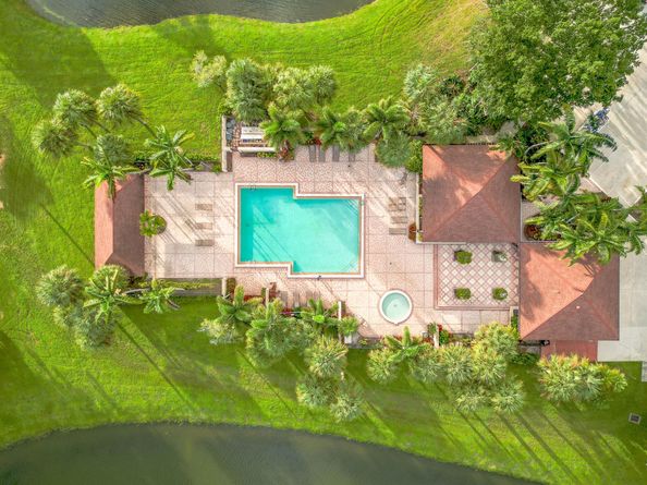 855 Blue Ridge Circle 855, West Palm Beach FL 33409