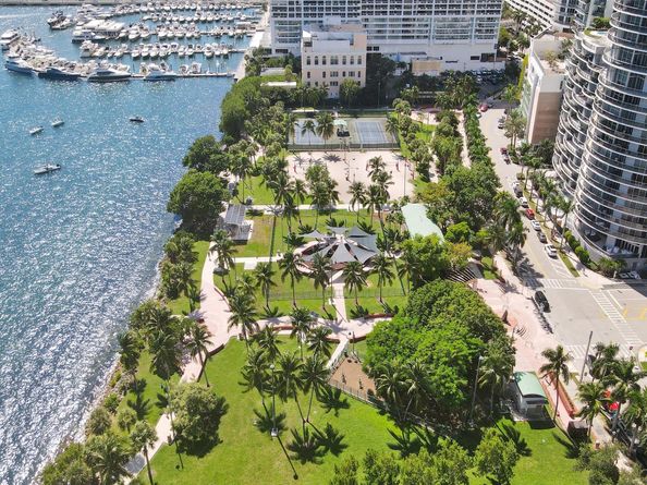 1900 N Bayshore Dr 715, Miami FL 33132