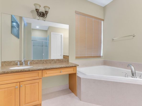 8264 NW 107th Ter, Parkland FL 33076