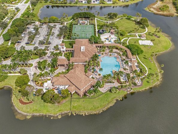 8264 NW 107th Ter, Parkland FL 33076