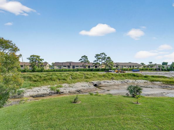 7578 Tahiti Lane 201, Lake Worth FL 33467