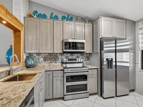7578 Tahiti Lane 201, Lake Worth FL 33467