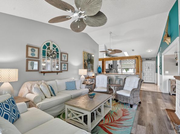 7578 Tahiti Lane 201, Lake Worth FL 33467