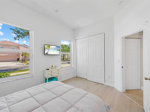 4940 SW 163rd Ave, Miramar FL 33027