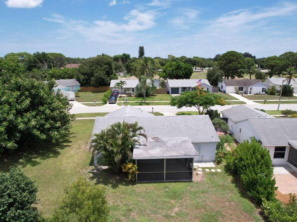 140 Village Circle, Jupiter FL 33458