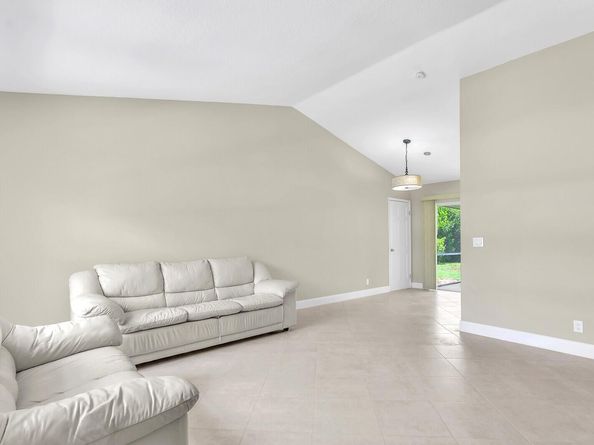 140 Village Circle, Jupiter FL 33458