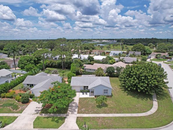 140 Village Circle, Jupiter FL 33458