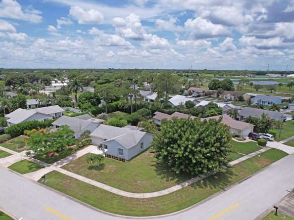 140 Village Circle, Jupiter FL 33458