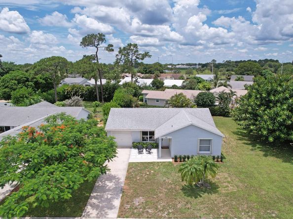 140 Village Circle, Jupiter FL 33458