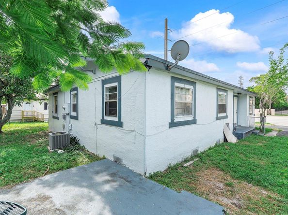 2300 NW 31st Avenue, Fort Lauderdale FL 33311