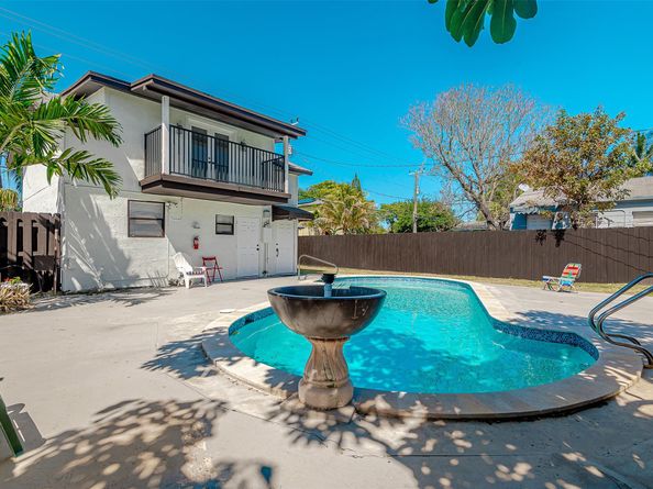 2447 Roosevelt St, Hollywood FL 33020