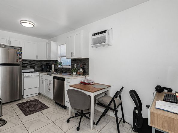 2447 Roosevelt St, Hollywood FL 33020