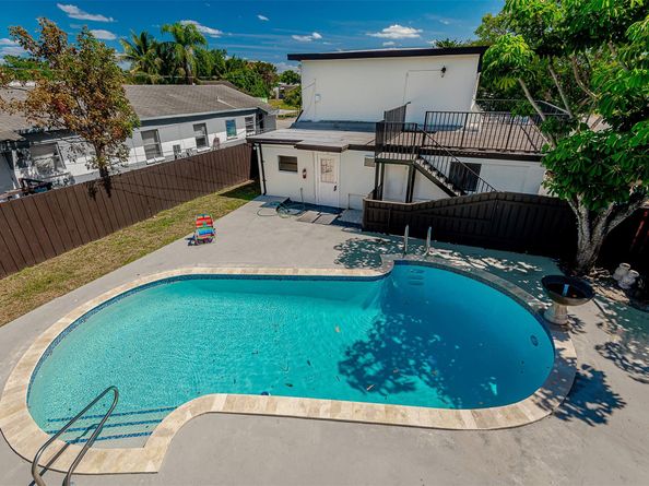 2447 Roosevelt St, Hollywood FL 33020