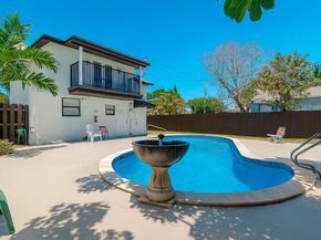 2447 Roosevelt St, Hollywood FL 33020