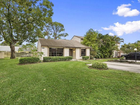 134 Sherwood Circle 16a, Jupiter FL 33458