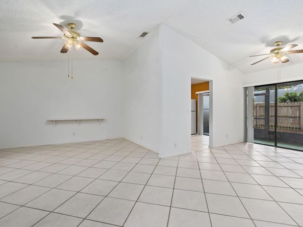 134 Sherwood Circle 16a, Jupiter FL 33458