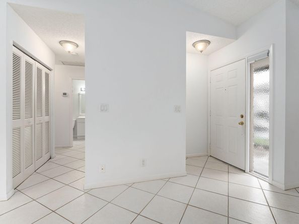 134 Sherwood Circle 16a, Jupiter FL 33458