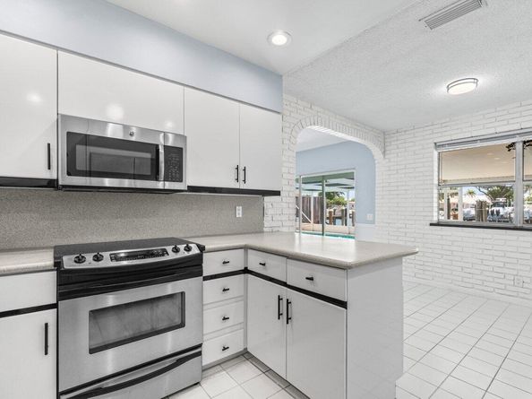 718 Shore Drive, Boynton Beach FL 33435