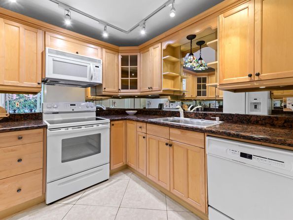 3589 S Ocean Boulevard 609, South Palm Beach FL 33480