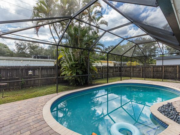 8880 SW 49th St, Cooper City FL 33328