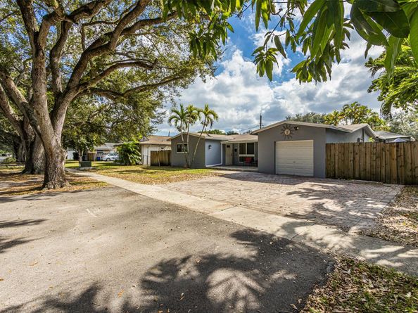 8880 SW 49th St, Cooper City FL 33328