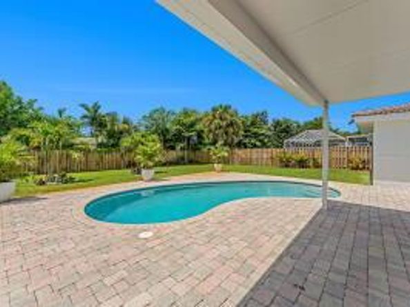 2070 NE 27th Street, Lighthouse Point FL 33064