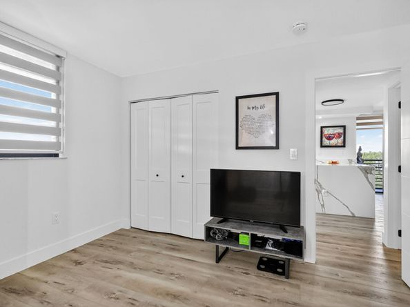 1000 Colony Point Cir 501, Pembroke Pines FL 33026