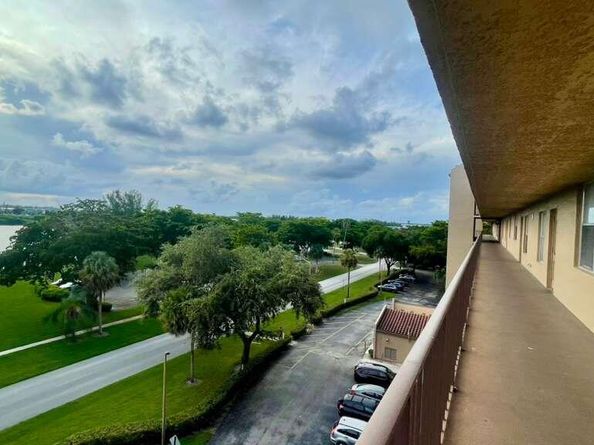 4570 NW 18th Avenue 609, Deerfield Beach FL 33064