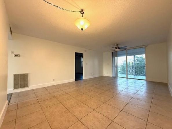 4570 NW 18th Avenue 609, Deerfield Beach FL 33064