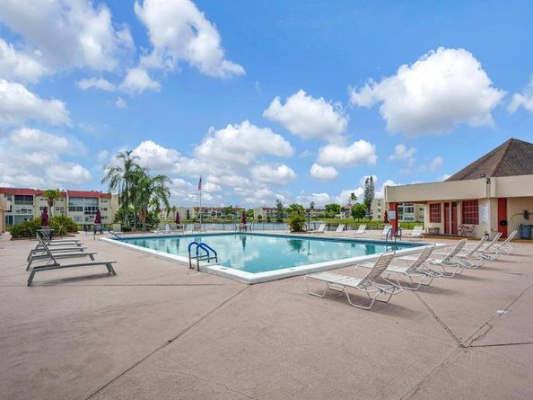 3091 E Sun Sunrise Lakes Drive E 207, Sunrise FL 33322