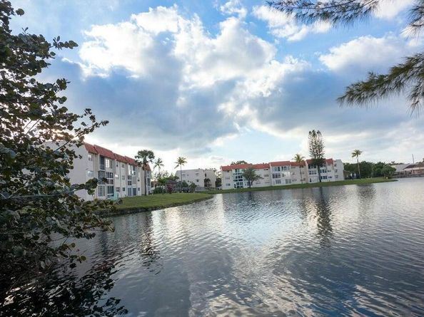 3091 E Sun Sunrise Lakes Drive E 207, Sunrise FL 33322