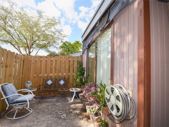 1748 NW 74th Ave 19, Plantation FL 33313