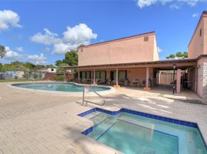 1748 NW 74th Ave 19, Plantation FL 33313