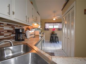 1748 NW 74th Ave 19, Plantation FL 33313