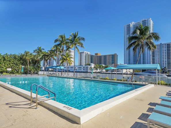 1000 Parkview Dr 306, Hallandale Beach FL 33009