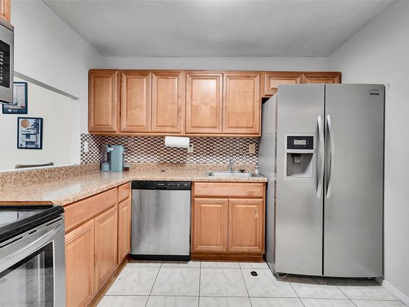 1000 Parkview Dr 306, Hallandale Beach FL 33009