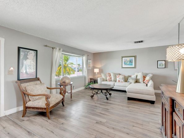 1702 SW 14th Avenue, Boynton Beach FL 33426