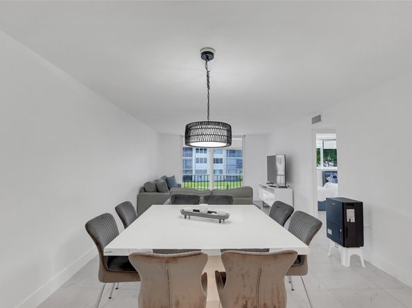 8911 S Hollybrook Blvd 201, Pembroke Pines FL 33025