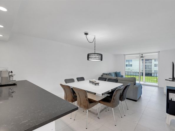 8911 S Hollybrook Blvd 201, Pembroke Pines FL 33025