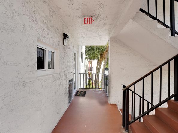 8911 S Hollybrook Blvd 201, Pembroke Pines FL 33025