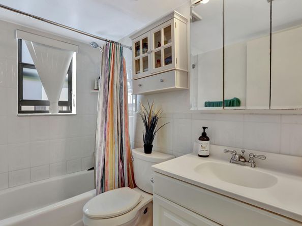 7301 NW 18th St 101, Margate FL 33063