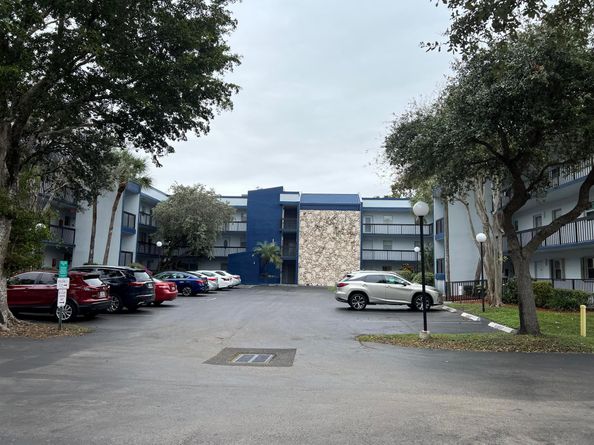 3220 Holiday Springs Boulevard 1210, Margate FL 33063