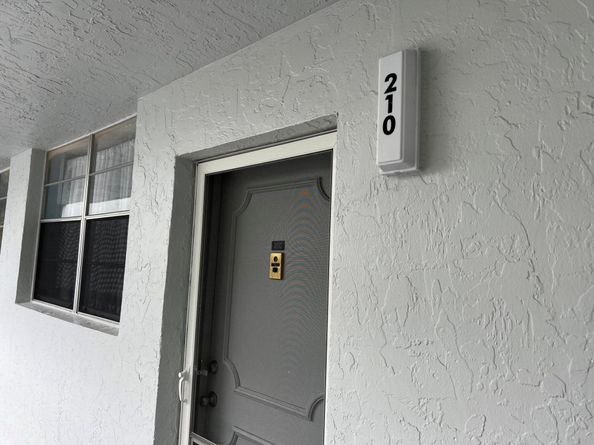 3220 Holiday Springs Boulevard 1210, Margate FL 33063