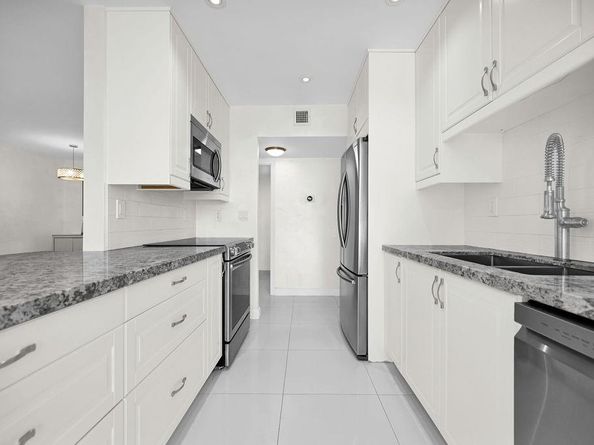 17620 Atlantic Blvd 302, Sunny Isles Beach FL 33160