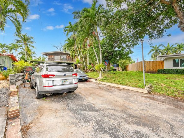 2655 Flamingo Ln, Fort Lauderdale FL 33312