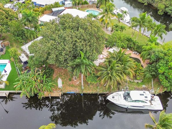 2655 Flamingo Ln, Fort Lauderdale FL 33312